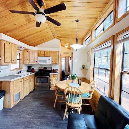 Sally'S Cabin Is A Quaint Two Bedroom Tiny Home Woodland Park Esterno foto